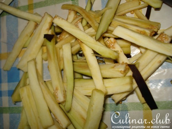 Салат из баклажанов со свеклой и сельдью 