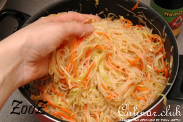 Салат с фунчозой