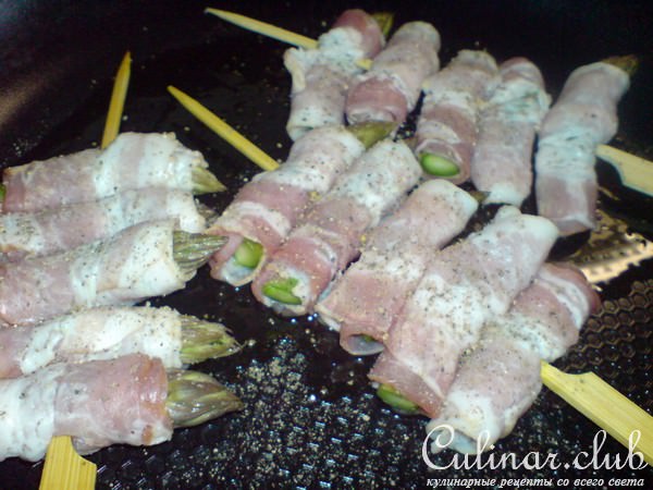 Тёплый салат из зелёной спаржи,черри,хамона и козьего сыра // Шашлычки со спаржей и беконом