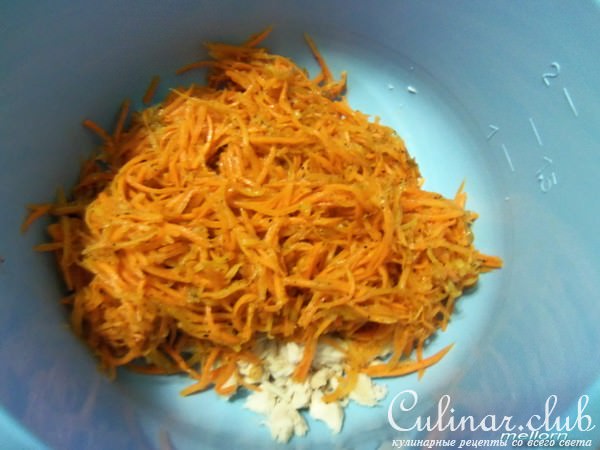 Салат с корейской морковью и маринованными опятами
