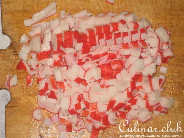 Салат с крабовыми палочками и кочанным салатом.