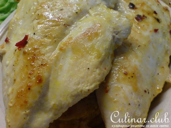 Горячий салат с куриной грудкой и овощами