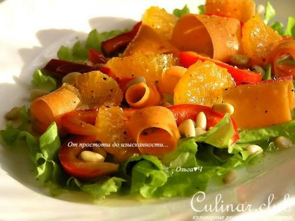 Салат из моркови и сладкого перца с мандаринами и кедровыми орешками