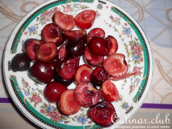 Летний салат с черешней