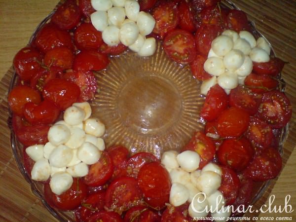 "Рождественский венок" ……..из салата "Caprese "