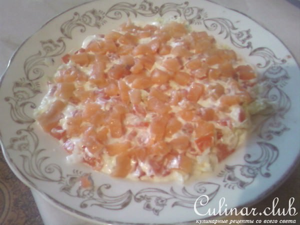 Слоёный салат из форели и овощей