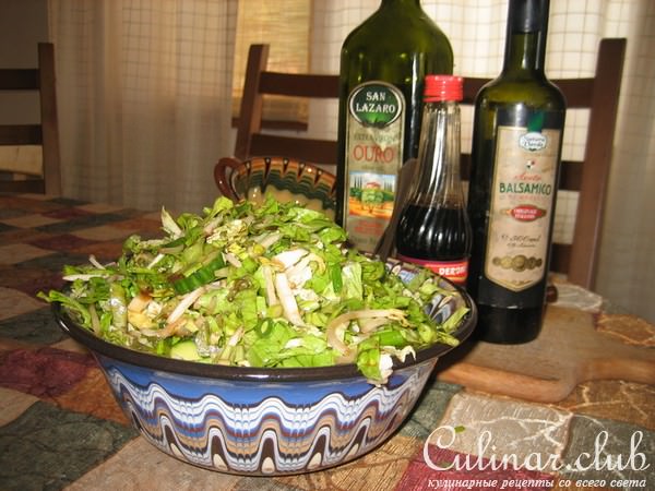 зеленый салат с соевыми ростками и шампиньонами