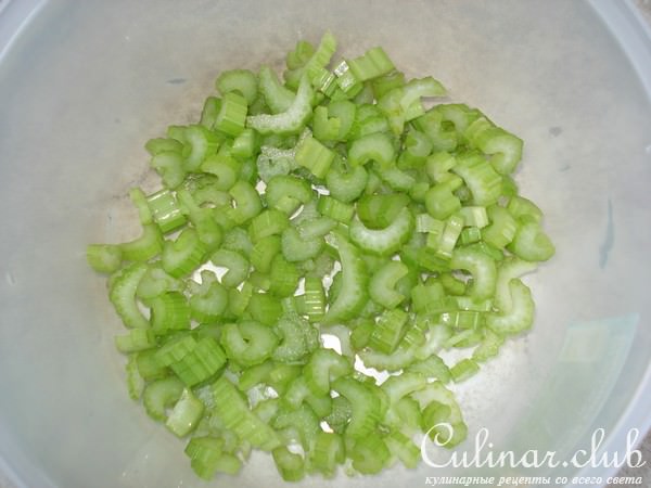 Салат из сельдерея с тунцом