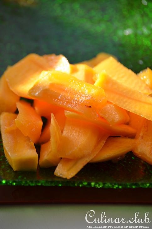 Салат с хурмой, мандаринами,свежим козьим сыром и дижонской горчицей