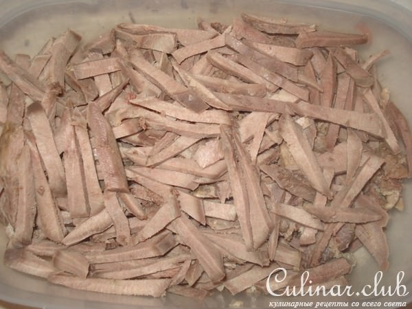 Язык маринованный с кунжутом
