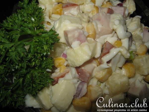 Салат с ананасом