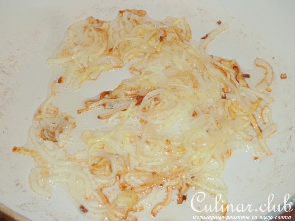 Салат с яйцами-пашот и пикантной заправкой