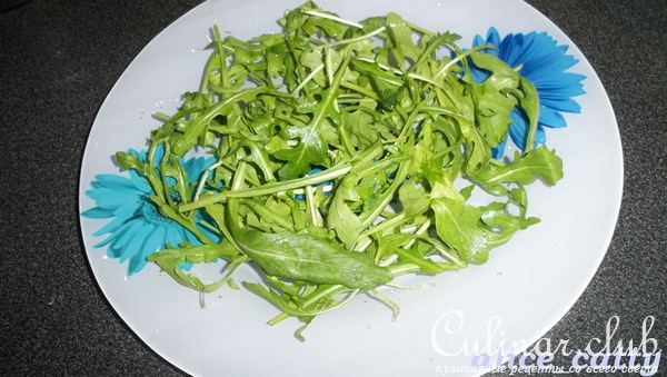 Салат из руколы с креветками