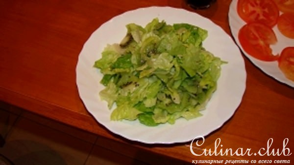 Зелёный салат с коньячным соусом