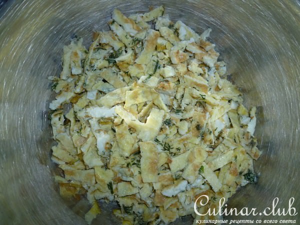 Салат с яичными блинчиками и грибами