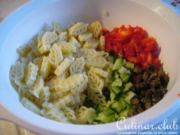 Салат (Nudelsalat)из макарон с тунцом