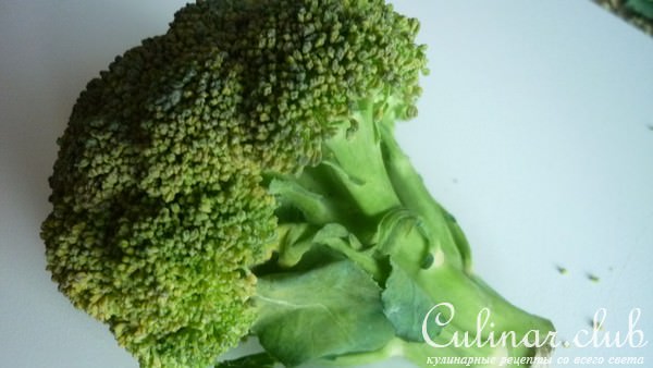 Теплый салат с брокколи,цветной капустой и красной рыбой