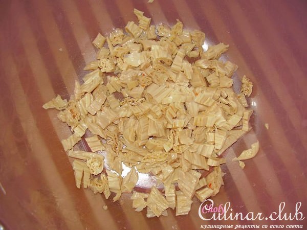 Салат из домашней птицы с ананасом и спаржей