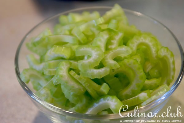 Фруктовый салат с курицей и креветками