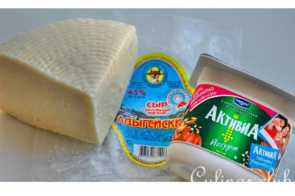 Салат из сладкого перца, пророщенной пшеницы с яблоками и кедровыми орешками