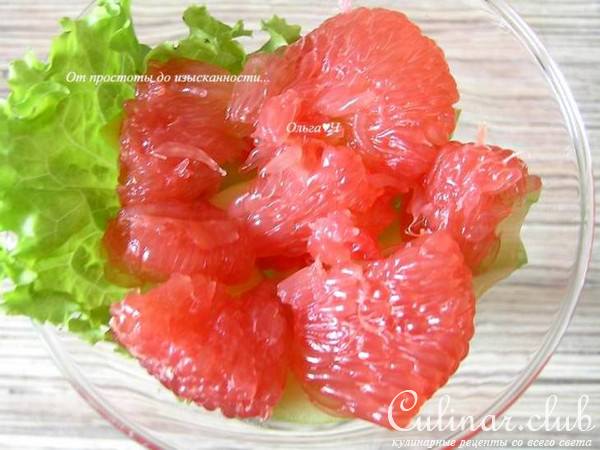 Фруктовый салат с фисташками и мятным сиропом