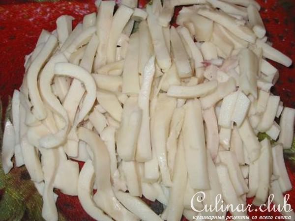 Мясной салат с кальмарами