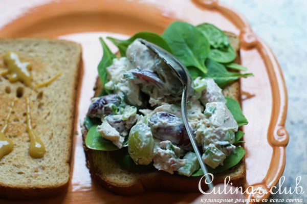 Салат из курицы с виноградом