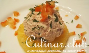 Салат из нежной курицы с виноградом и ананасом