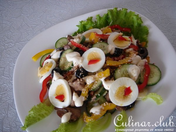 Салат из куриной печени.