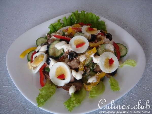 Салат из куриной печени.