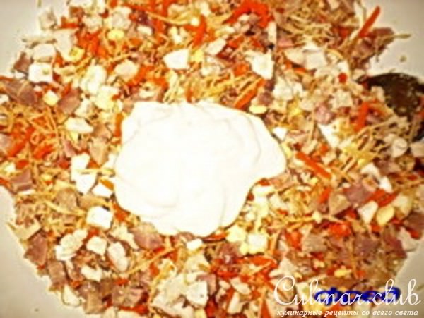салат с копченой курицей