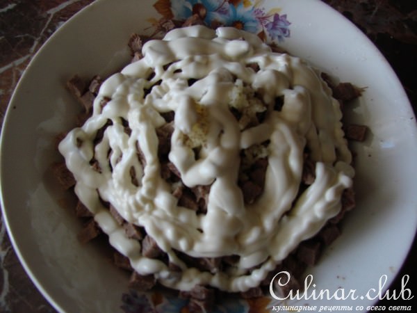 салат ,, Мясной с фасолью,, (вариант)