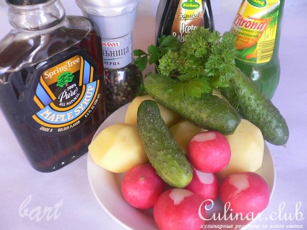 Салат картофельный с редисом и огурцами.