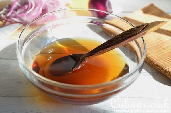 Салат из чечевицы с маринованным луком