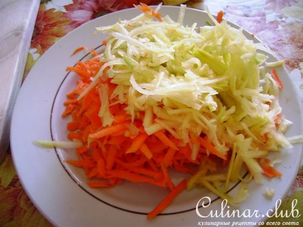 Салат из моркови и тыквы со сливочной заправкой.