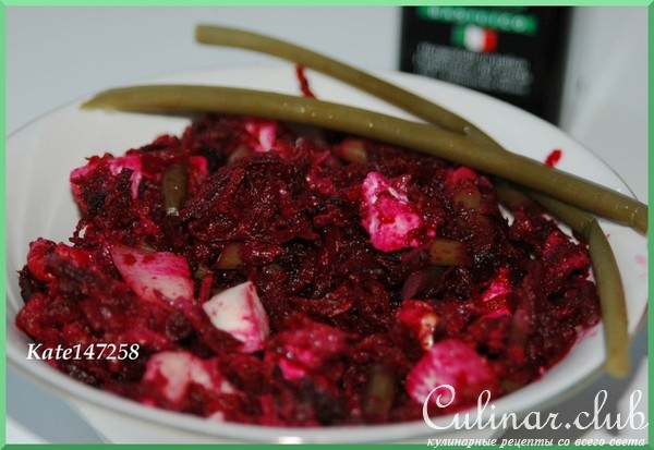 Салат со свеклой, брынзой и черемшой
