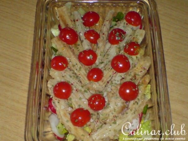 Салат овощной с зажаренной во фритюре спаржей