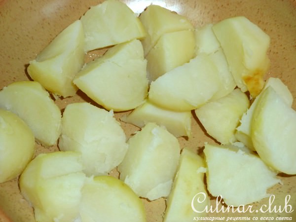 Салат из молодого картофеля с сельдью и зеленью