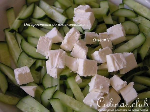 Огуречный салат с фетой и кешью