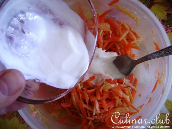 Салат из моркови и тыквы со сливочной заправкой.
