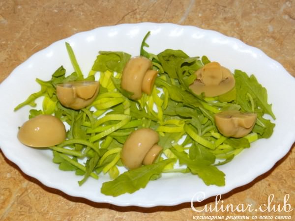 Салат овощной с грибами и апельсинами