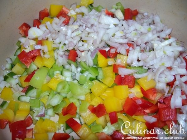 Салат из чечевицы с брынзой и овощами