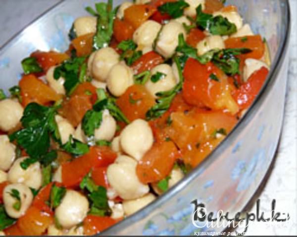 салат с горохом нут и красным перцем 