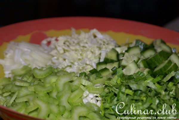 Салат "Зелёный" с орехами