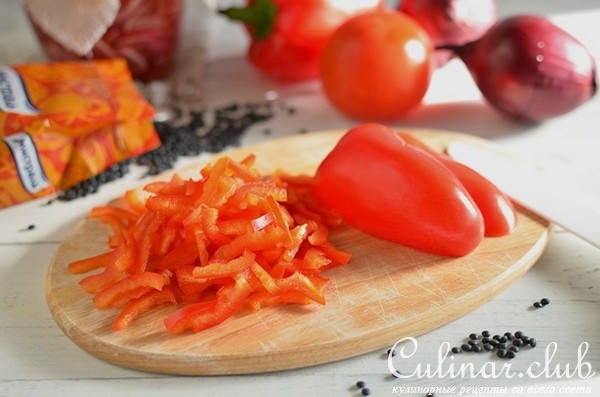 Салат из чечевицы с маринованным луком