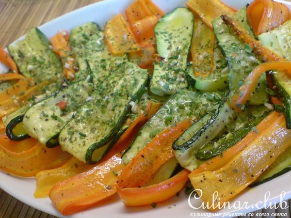 Салат из запечённых цуккини и моркови