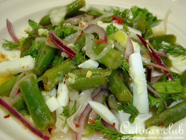 салат из стручковой фасоли с яйцом и луком