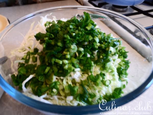 Салат из пекинской капусты.
