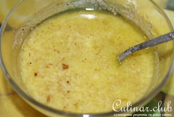 Салат из цветной капусты с изюмом, орехами и чесноком