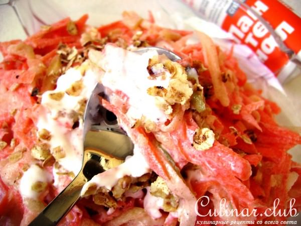 Салат из моркови и тыквы со сливочной заправкой.